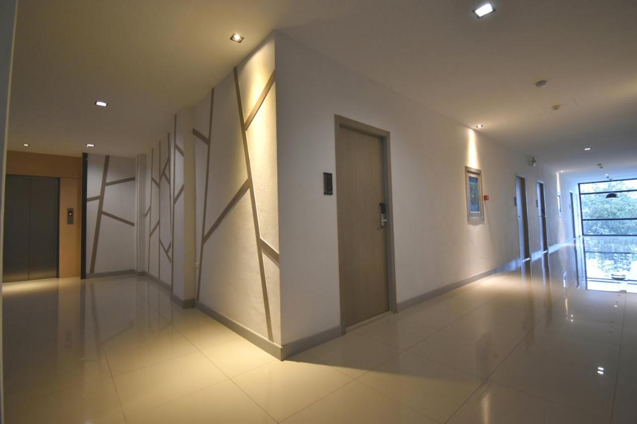 B Boutique Residence Сурат-Тхані Екстер'єр фото